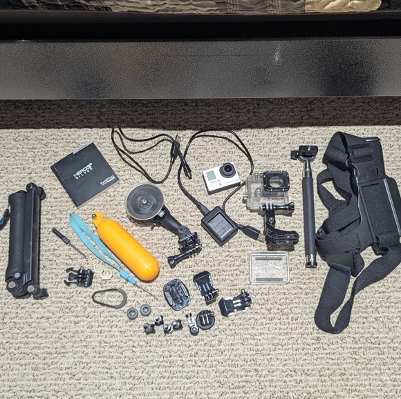 GoPro Hero 3+ Kit - Picture 2 of 8